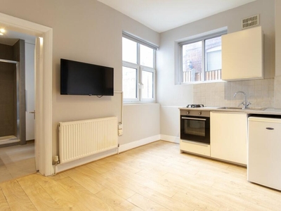 Studio flat for rent in North End Road, Golders Green, NW11