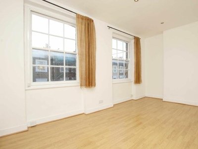 Studio flat for rent in Offord Road, Islington, N1