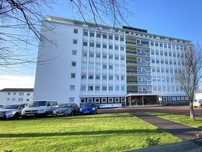 3 bedroom penthouse for sale in Compton Place Road, Eastbourne, BN21