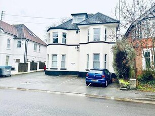 1 bedroom flat for rent in Alumhurst Road, Westbourne, BH4