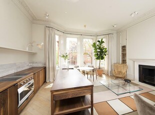 1 bedroom flat for rent in Courtfield Road, South Kens, SW7