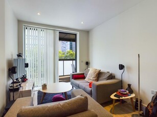 1 bedroom flat for rent in Glass Blowers House, 15 Valencia Close, London, E14