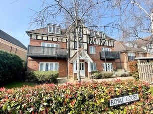 1 bedroom flat for rent in Royal Court, Holders Hill Road, London, NW7