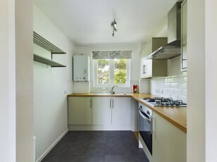 1 bedroom ground floor maisonette for rent in Brigstock Road, CR7