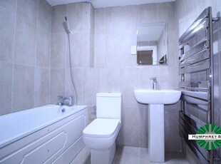 1 bedroom house for rent in High Road, Ilford, IG1