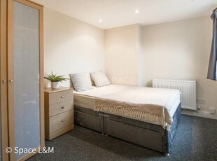 1 bedroom house share for rent in Basingstoke Road, Reading, Berkshire, RG2 0ET., RG2