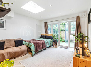 2 bedroom apartment for rent in Archway Road, Highgate, London, N6