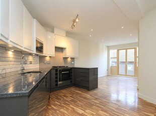 2 bedroom apartment for rent in High Street, Whitstable, CT5