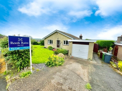 2 bedroom bungalow for rent in Hoylake Avenue, Huddersfield, West Yorkshire, HD2