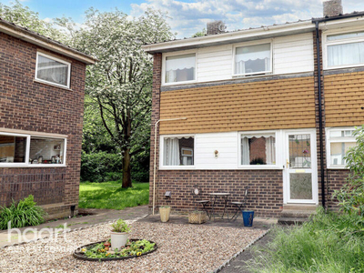 2 bedroom end of terrace house for sale in Eyre Close, Bury St Edmunds, IP33