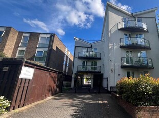 2 bedroom flat for rent in 49 Eaton Road, Sutton, SM2