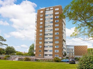 2 bedroom flat for rent in Boundary Road, Worthing, BN11