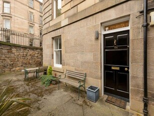 2 bedroom flat for rent in Carlton Street, Stockbridge, Edinburgh, EH4