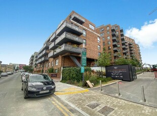 2 bedroom flat for rent in Cityview Point, Leven Road, London, E14