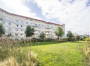 2 bedroom flat for rent in Flat The Crescent, Hannover Quay, BS1