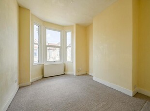 2 bedroom flat for rent in Frith Road, Leytonstone, London, E11