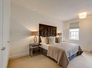 2 bedroom flat for rent in Fulham Road, London, SW3