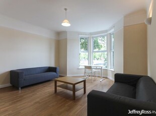 2 bedroom flat for rent in George Court, Roath, CF24