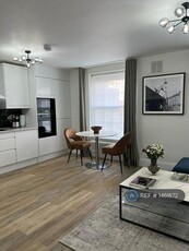 2 bedroom flat for rent in Grace House, London, SE11