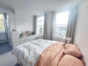 2 bedroom flat for rent in Grosvenor Square, SOUTHAMPTON, SO15
