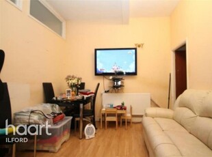 2 bedroom flat for rent in Ilford, Essex, IG1