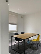 2 bedroom flat for rent in Newton Road, London, NW2