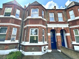 2 bedroom flat for rent in Plumstead Common Road, Plumstead, London, SE18