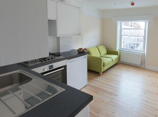 2 bedroom flat for rent in Queensway, Bayswater W2