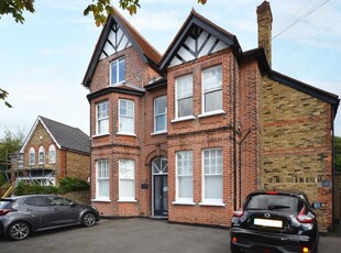 2 bedroom flat for rent in Rodway Road Bromley BR1