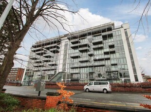 2 bedroom flat for rent in Warwick Road, Manchester, Greater Manchester, M16