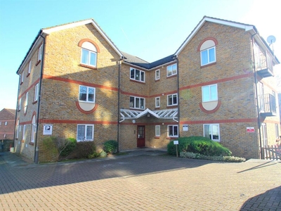 2 bedroom flat for sale in Kentish Court, London Road, Maidstone, Kent, ME16