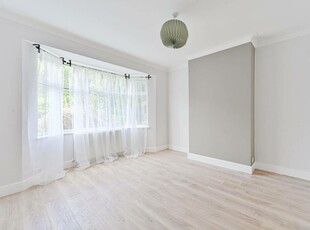 2 bedroom maisonette for rent in Kirkdale, Sydenham, London, SE26
