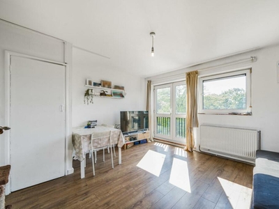 2 bedroom maisonette for sale in Salters Hill, Crystal Palace, SE19