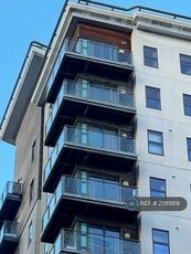 2 bedroom penthouse for rent in Barton Place, Manchester, M4