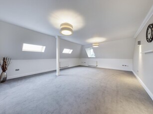 2 bedroom penthouse for rent in PENTHOUSE APARTMENT - Thorpe Road, Peterborough, PE3 6JH, PE3
