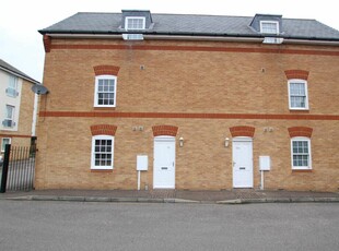 2 bedroom semi-detached house for rent in Stuart Road, Gravesend, Kent, DA11