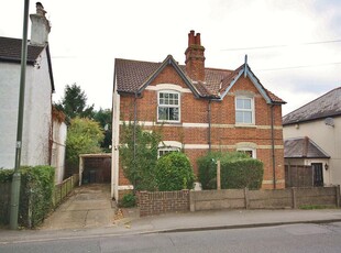 2 bedroom semi-detached house for rent in Worplesdon Road, Guildford, Surrey, GU2