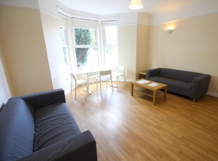 2 bedroom terraced house for rent in George Court, Newport Road, Roath, CF24