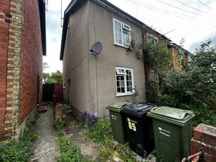 2 bedroom terraced house for rent in Guildford, GU2