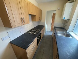 2 bedroom terraced house for sale in Avenue Road Extension, Leicester, LE2
