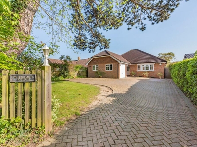 3 bedroom bungalow for sale in Warmlake Road, Chart Sutton, Maidstone, ME17