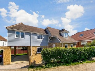 3 bedroom detached house for rent in Gordon Road Whitstable CT5