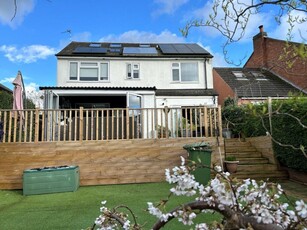 3 bedroom detached house for sale in Beeby Road, Scraptoft, Leicester, LE7