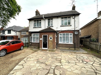 3 bedroom detached house for sale in Dunstable Road, Challney, Luton, Bedfordshire, LU4 8SE, LU4