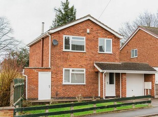 3 bedroom detached house for sale in Roehampton Drive, Wigston, LE18