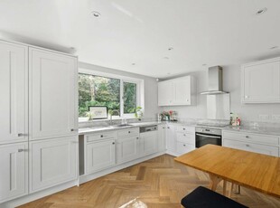 3 bedroom end of terrace house for rent in Great Brownings, Dulwich, London, SE21