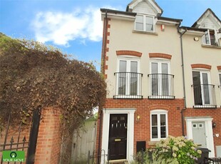 3 bedroom end of terrace house for rent in Hereford Close, Kennington, Ashford, Kent, TN24
