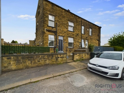 3 bedroom end of terrace house for sale in Town Gate, Wyke, BD12