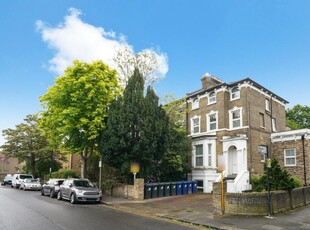 3 bedroom flat for rent in Grange Road, London, W5