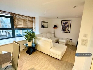 3 bedroom flat for rent in Isabella Mews, London, N1